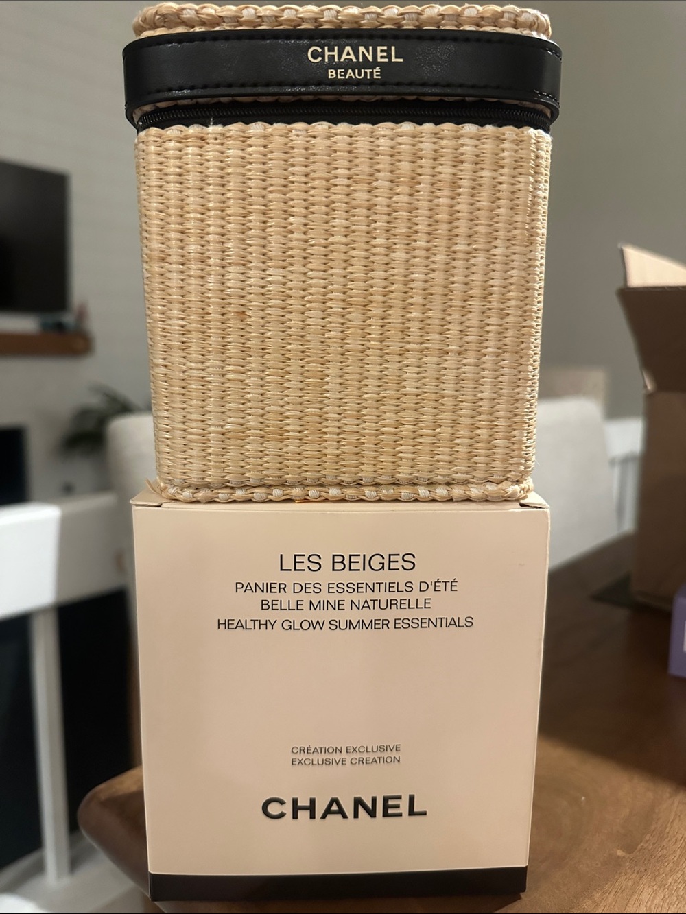 CHANEL Beaute Les Beiges Woven Cosmetic Case in Beige and Black - new never used